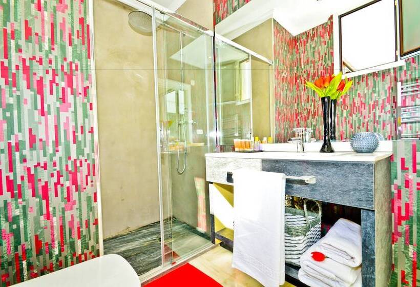 The Zentral Arenal Suites