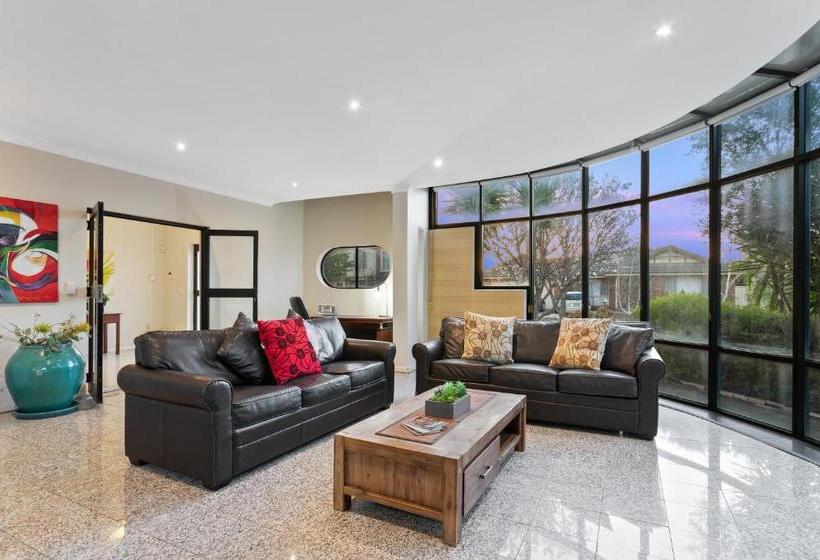 Villa De Marseilles  Melbourne