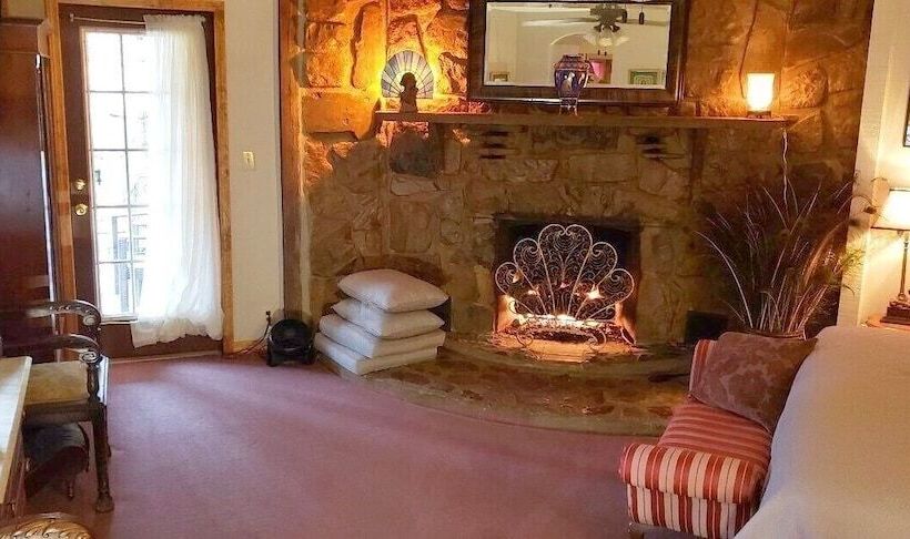 تختخواب و صبحانه Benton Place Inn