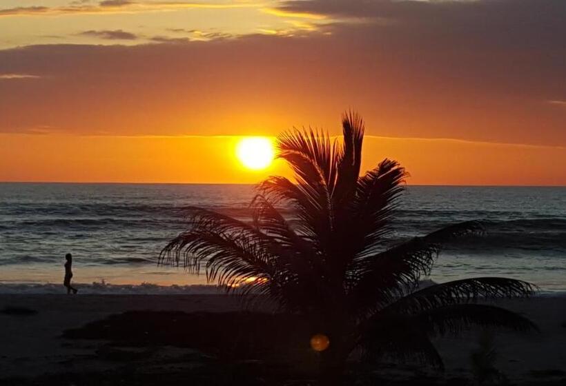 هتل Hosteria Canoa