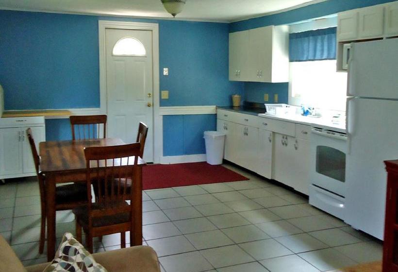 مُتل Adirondack Inn