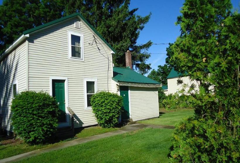 مُتل Adirondack Inn