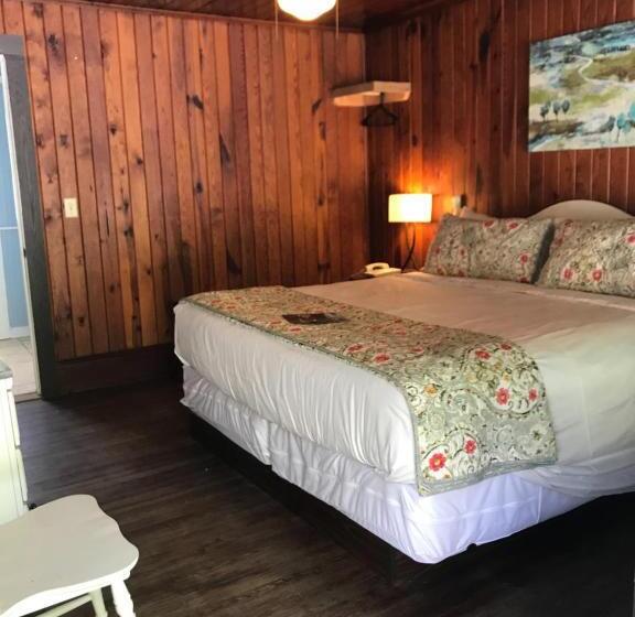 모텔 The Riverside Lodge At Chimney Rock