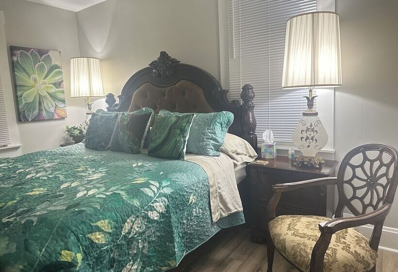 민박 E Street Gallery King Bedroom In Shared 2 Bedroom Home