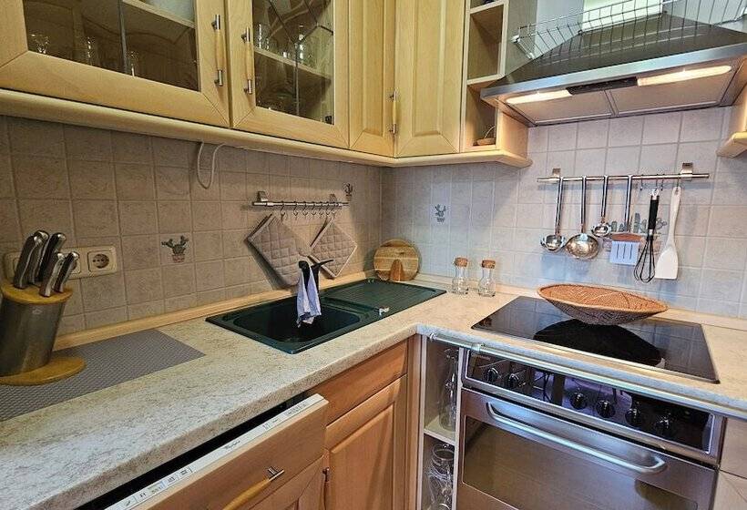 Bed and Breakfast Pension Weiße Rose, Parkplatz, Frühstück, Wlan, Zentral