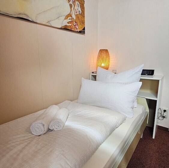 Bed and Breakfast Pension Weiße Rose, Parkplatz, Frühstück, Wlan, Zentral