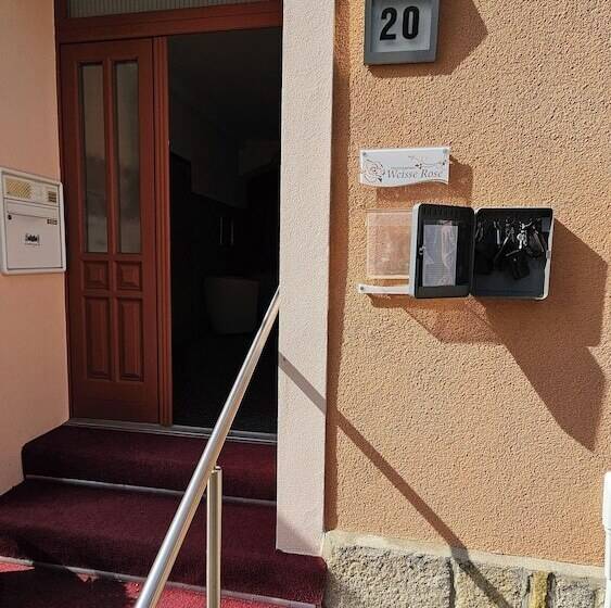 Bed and Breakfast Pension Weiße Rose, Parkplatz, Frühstück, Wlan, Zentral