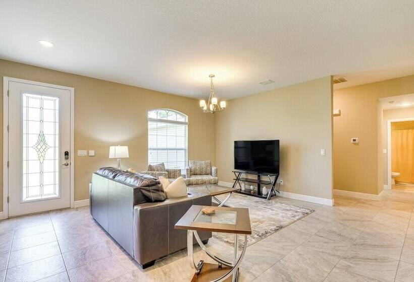 Brooksville Home ~ 5 Mi To Weeki Wachee Springs!