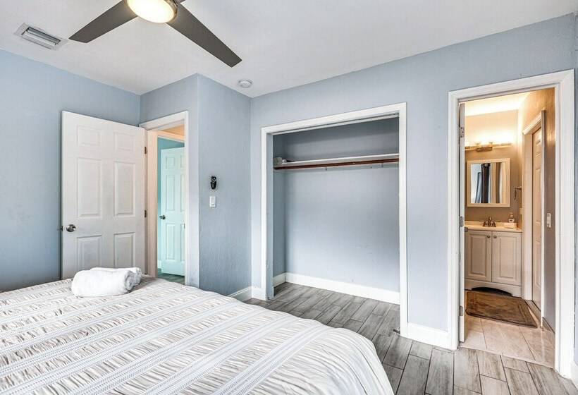 Hollywood Vacation Home W/ Patio & Gas Grill!