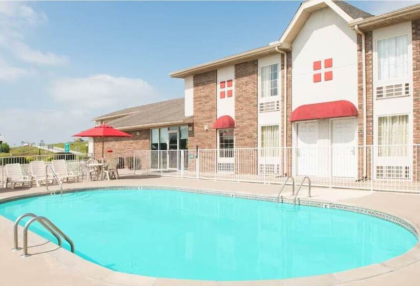 Отель Boarders Inn And Suites By Cobblestone Lamar Missouri