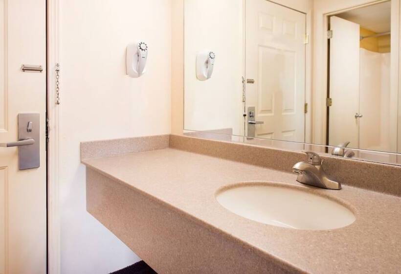 فندق Boarders Inn And Suites By Cobblestone Lamar Missouri