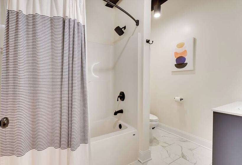 Modern Harrisonburg Home   2 Mi To Jmu!