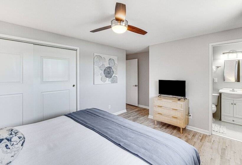 Moses Lake Retreat W/ Stunning Outdoor Oasis!