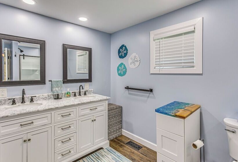 Ocean Isle Beach Home W/ Grill: 1 Mi To Beach!