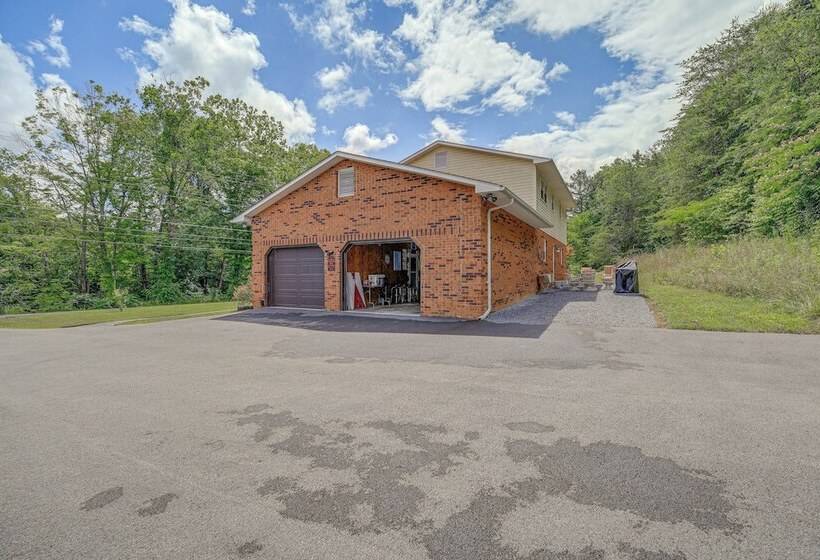 Peaceful Bluff City Retreat W/ Fire Pit & Grill