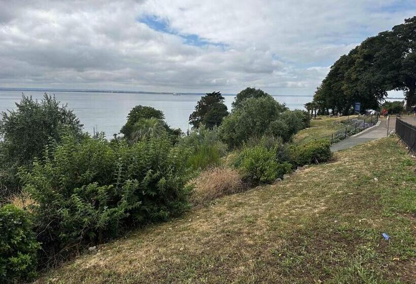 پانسیون Winton House