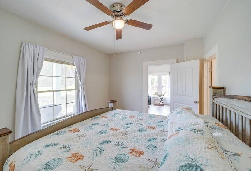 Eufaula Home   Walk To Lake Beach!