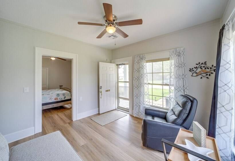 Eufaula Home   Walk To Lake Beach!