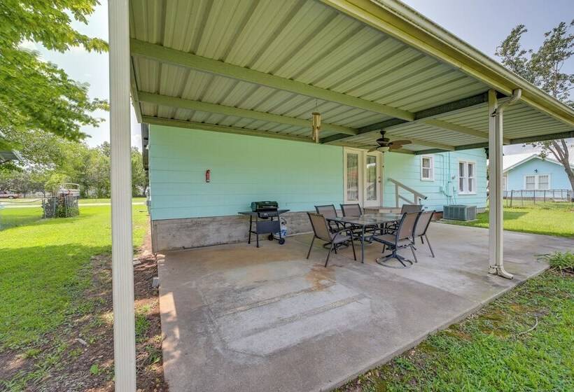 Eufaula Home   Walk To Lake Beach!