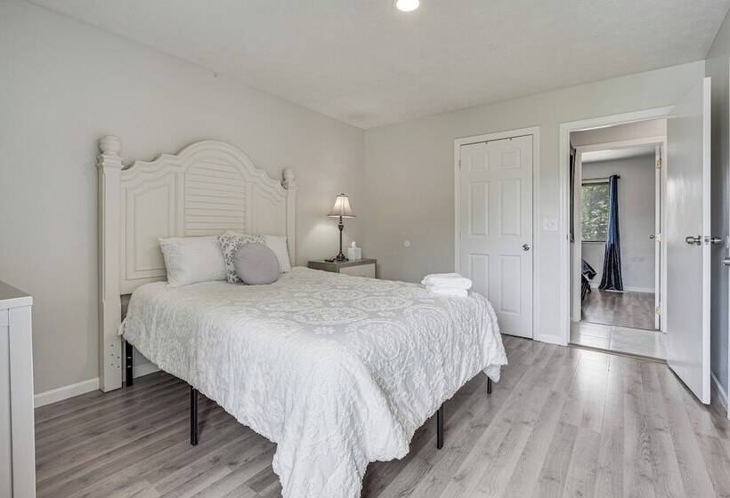 Reynoldsburg Home W/ Patio ~ 11 Mi To Columbus!