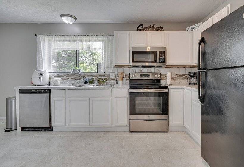 Reynoldsburg Home W/ Patio ~ 11 Mi To Columbus!