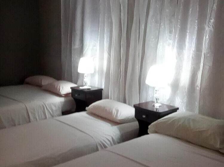 Hostal Manzzanares   Hostel