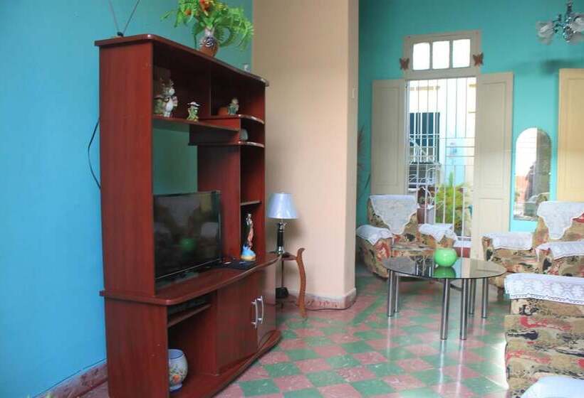Hostal Manzzanares   Hostel