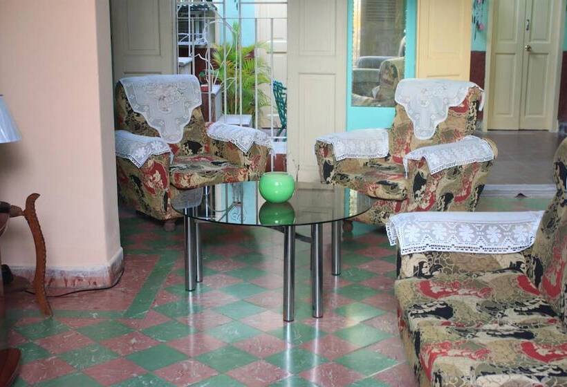 Hostal Manzzanares   Hostel