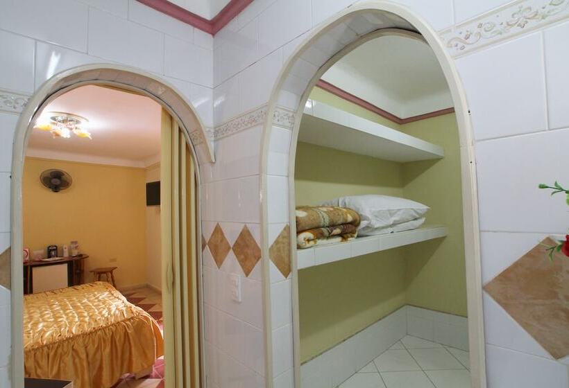 تختخواب و صبحانه Hostal Los Balcones