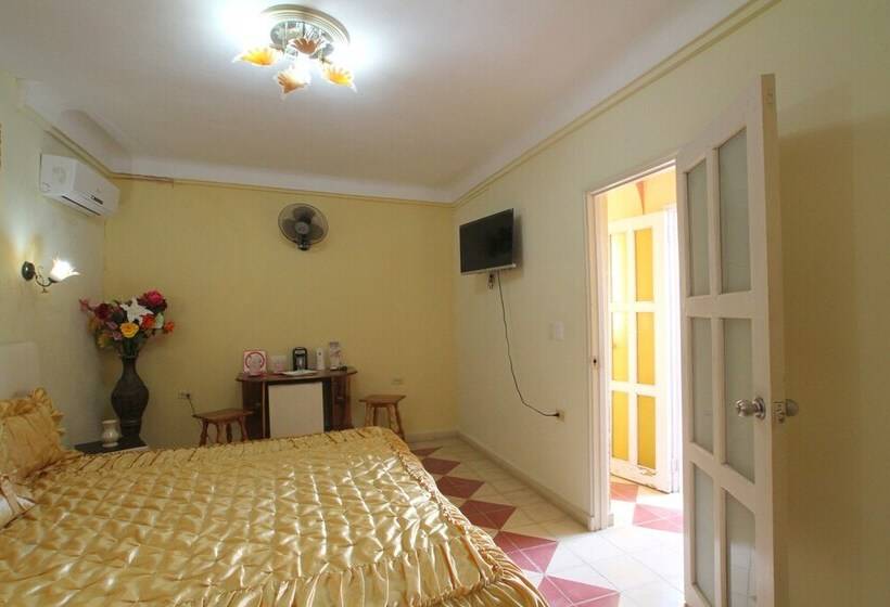 تختخواب و صبحانه Hostal Los Balcones