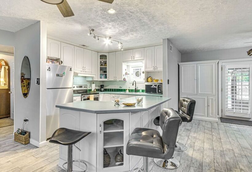 Fort Walton Beach Home W/ Pool: 5 Mi To Beach!