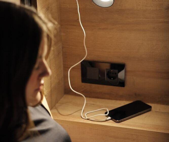 فندق Black And White Hostel Palamós