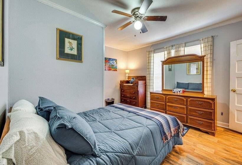 Family Friendly Home Near Parks & Lakes!