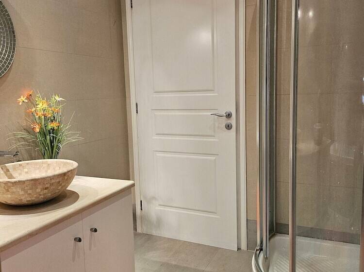بنسيون Room In Guest Room   Guest Apartment Within A Villa In Lagonissi