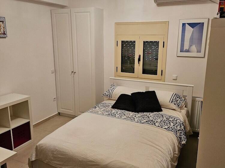 بنسيون Room In Guest Room   Guest Apartment Within A Villa In Lagonissi