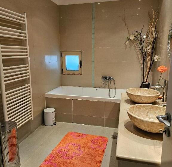 بنسيون Room In Guest Room   Guest Apartment Within A Villa In Lagonissi