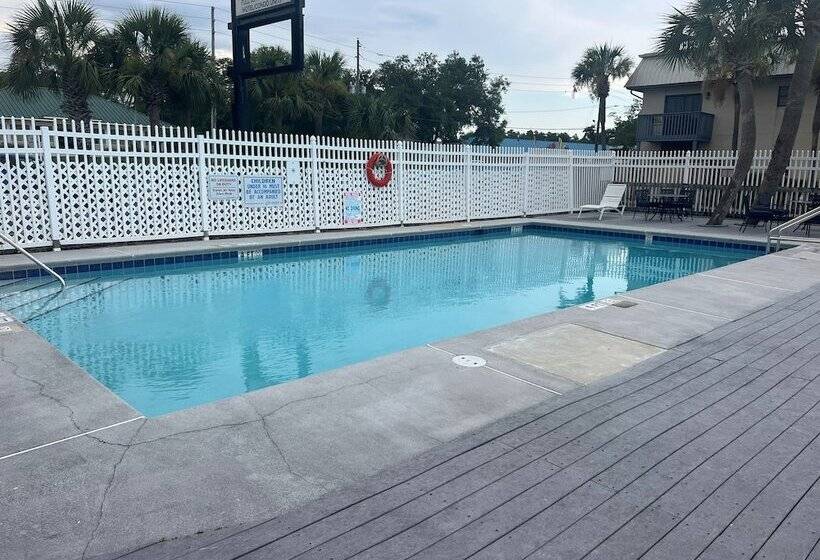 The Moorings Hotel And Marina