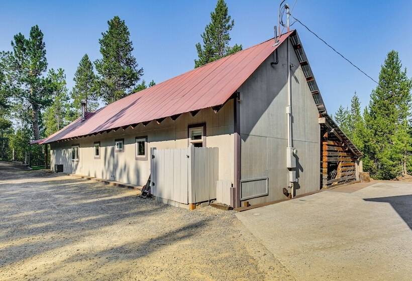 Woodsy Cabin Retreat ~ 4 Mi To Crescent Lake!