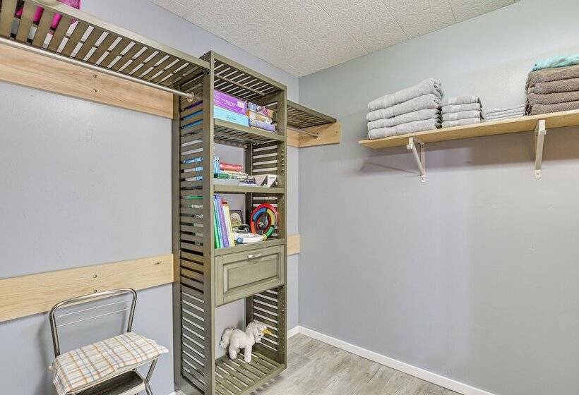 Woodsy Cabin Retreat ~ 4 Mi To Crescent Lake!