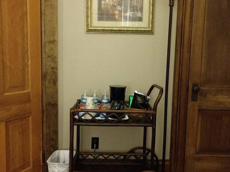 تختخواب و صبحانه Carraway Guest House