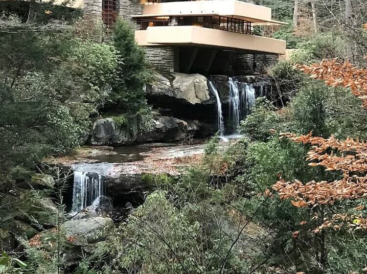 تختخواب و صبحانه Lake Pointe Inn