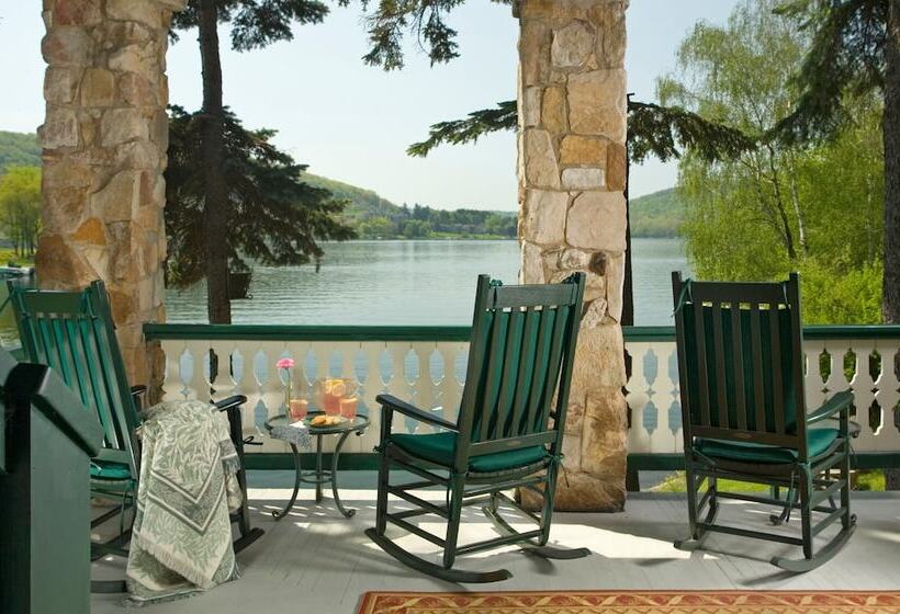 تختخواب و صبحانه Lake Pointe Inn