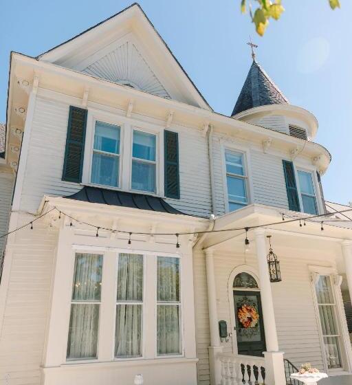 تختخواب و صبحانه Stanley House Inn