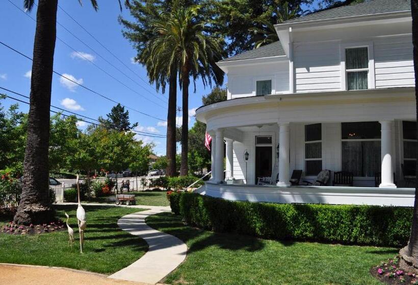 مبيت وإفطار The River Belle Inn