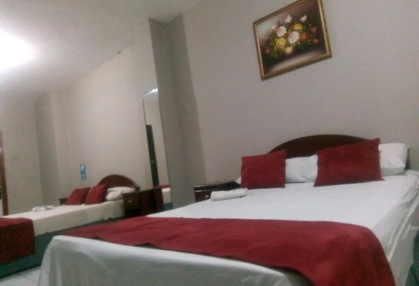 هتل Hostal Los Mantas