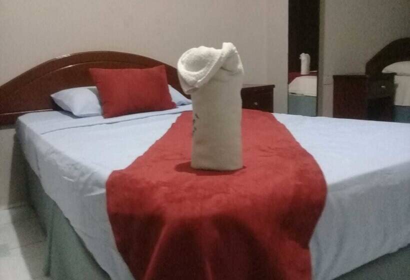 هتل Hostal Los Mantas