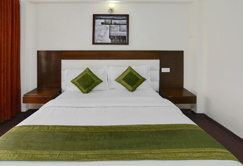 בית מלון כפרי Treebo Trip Lorent Manor Annex