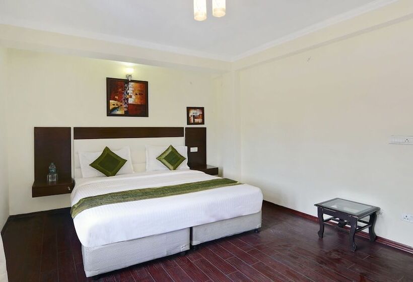 בית מלון כפרי Treebo Trip Lorent Manor Annex