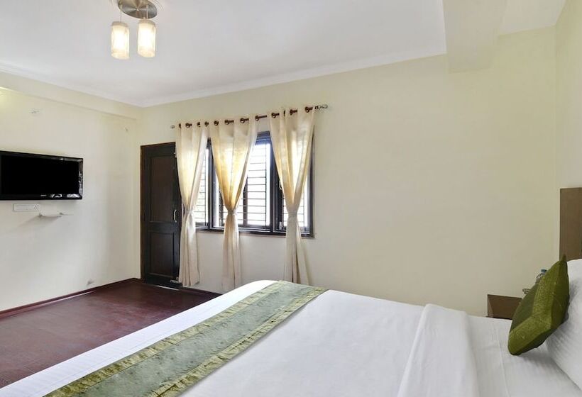 בית מלון כפרי Treebo Trip Lorent Manor Annex