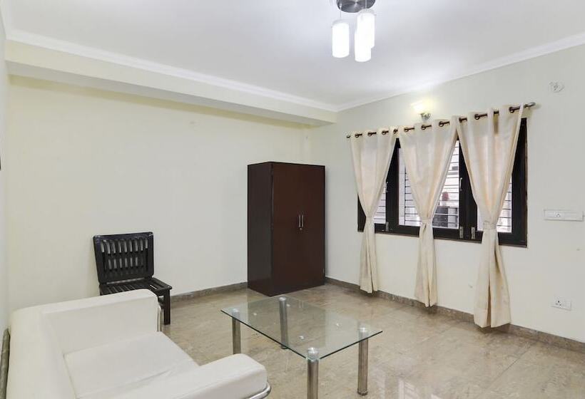 בית מלון כפרי Treebo Trip Lorent Manor Annex